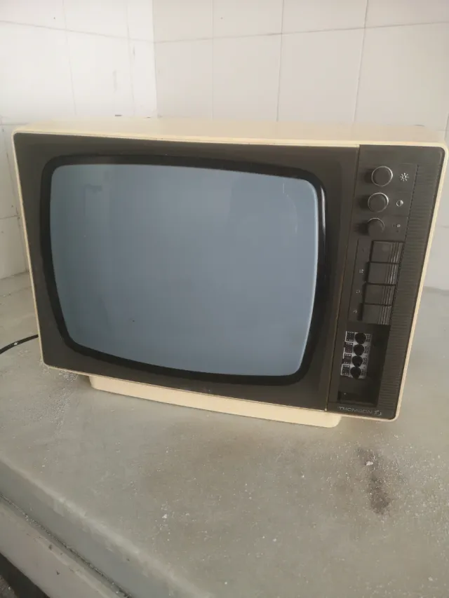 Televisor Thomson Beige y Negro