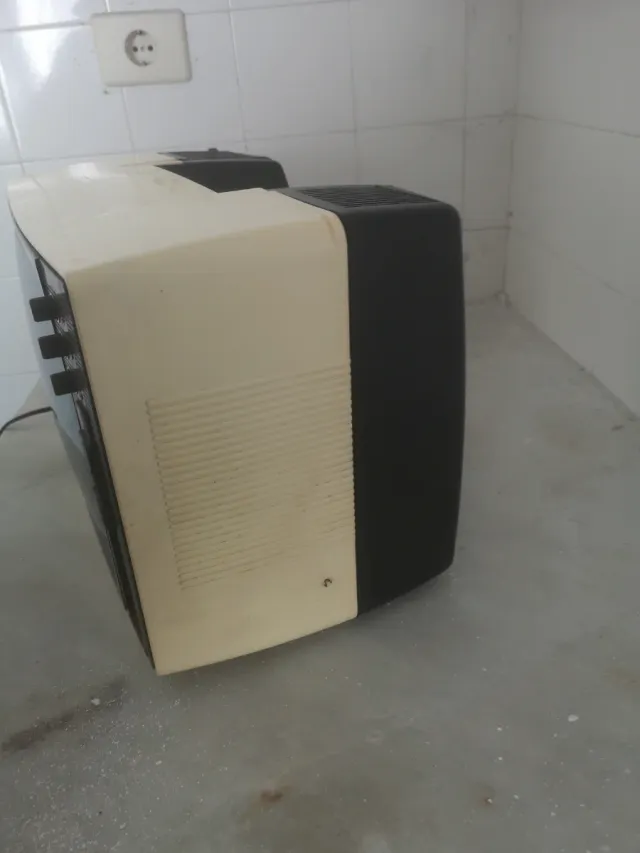 Televisor Thomson Beige y Negro