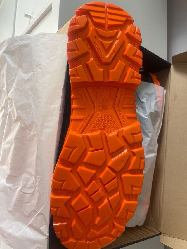 Botas de seguridad Truend negras y naranjas