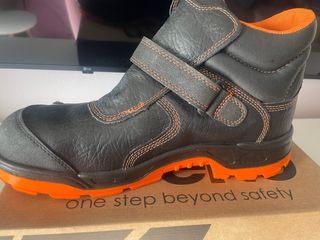 Botas de seguridad Truend negras y naranjas