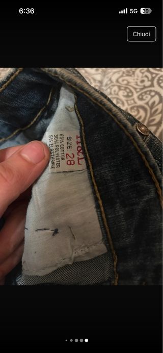 Jeans donna con motivo su tasca