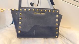 Bolso Michael Kors Azul con Tachuelas Doradas