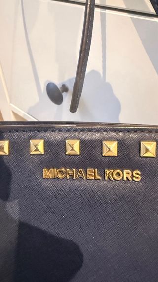 Bolso Michael Kors Azul con Tachuelas Doradas