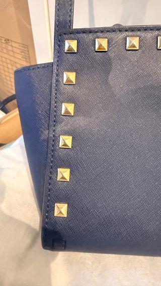 Bolso Michael Kors Azul con Tachuelas Doradas