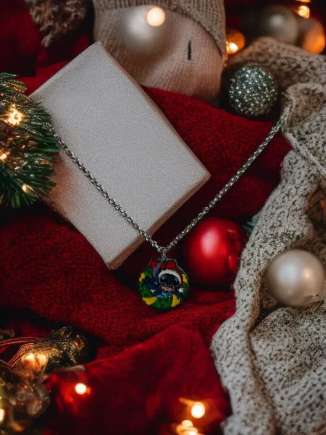 Collar de Stitch Navideño