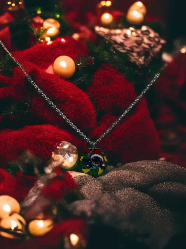 Collar de Stitch Navideño