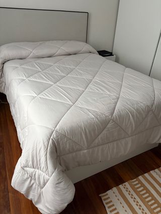 Edredón beige cama grande