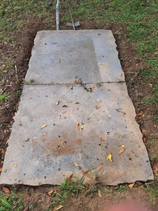 Se regala piedra grande. Marmol en dos trozos.