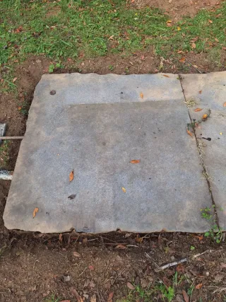 Se regala piedra grande. Marmol en dos trozos.