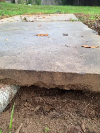 Se regala piedra grande. Marmol en dos trozos.