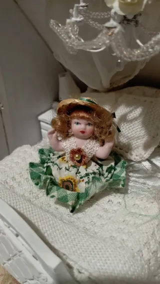 Bambola porcellana casa bambole