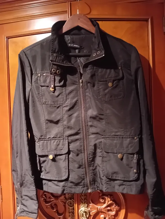 Cazadora negra mujer