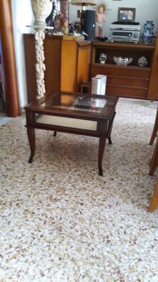 Elegante vetrinetta in legno e vetro