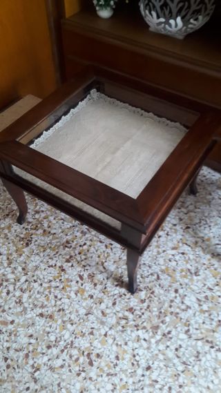 Elegante vetrinetta in legno e vetro