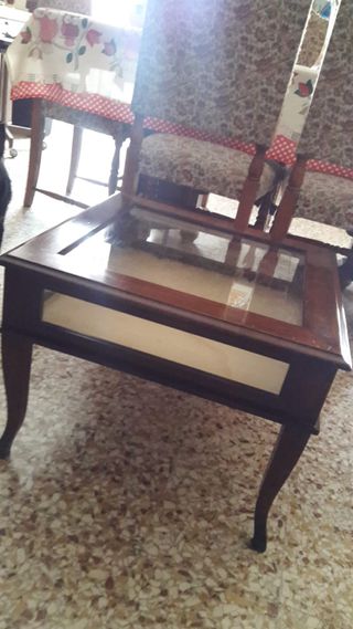 Elegante vetrinetta in legno e vetro