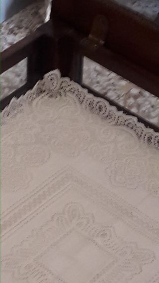 Elegante vetrinetta in legno e vetro