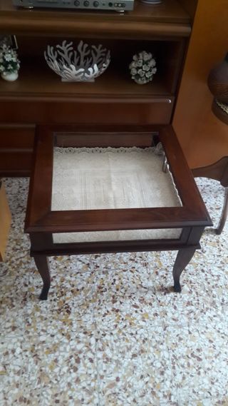 Elegante vetrinetta in legno e vetro