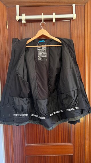 Chaqueta de esquí O'Neill negra y camuflaje