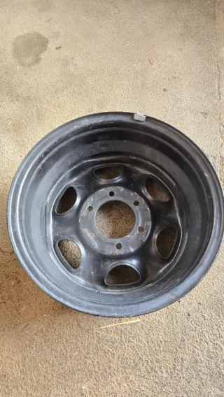 Llanta 16 6 tornillos