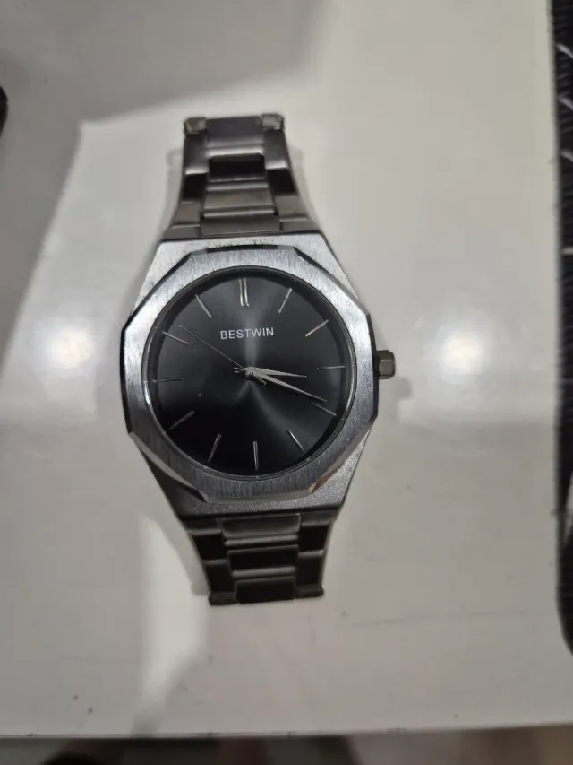 Lote 4 Relojes de Pulsera más uno de regalo