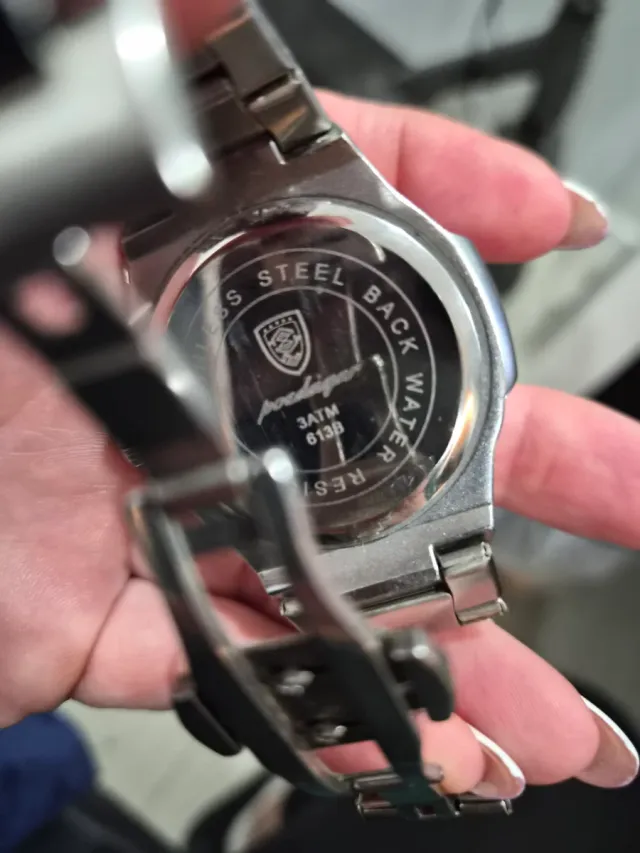 Lote 4 Relojes de Pulsera más uno de regalo