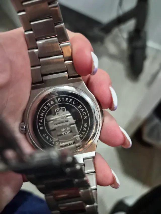 Lote 4 Relojes de Pulsera más uno de regalo