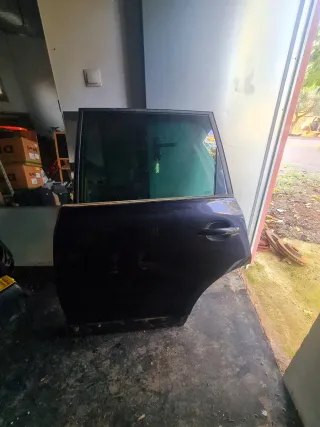 Puerta Trasera Touareg Negra son las 2