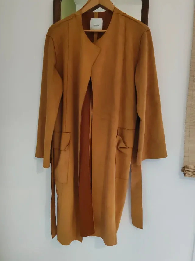 Abrigo Mango imitación piel de ante con cinturón