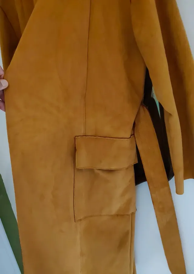 Abrigo Mango imitación piel de ante con cinturón