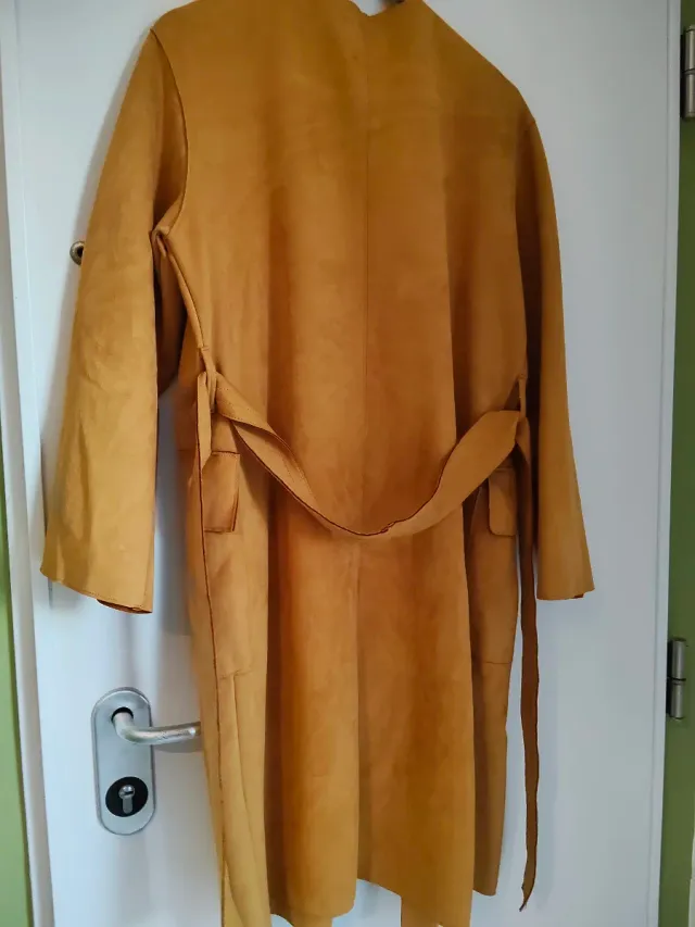 Abrigo Mango imitación piel de ante con cinturón