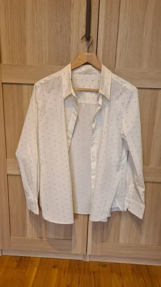 Camisa de mujer con lunares