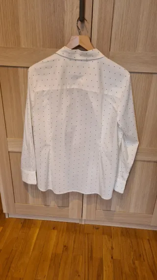 Camisa de mujer con lunares