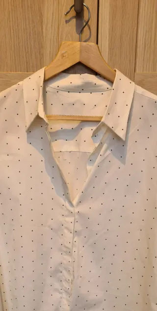 Camisa de mujer con lunares