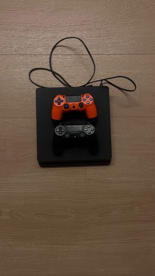 PS4 Slim 1 Tb +2 Mandos + 6 Juegos