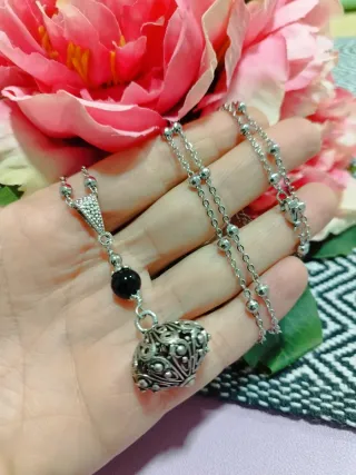 Catenina con ciondolo sardo su Coccu