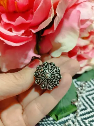 Catenina con ciondolo sardo su Coccu