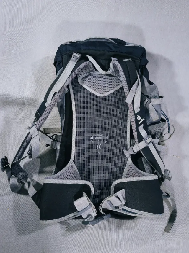 Mochila Deuter Aera Lite 30L Negra/Gris