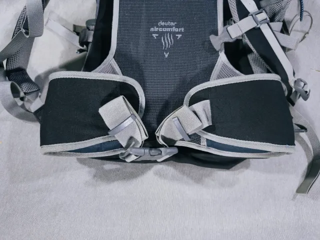 Mochila Deuter Aera Lite 30L Negra/Gris