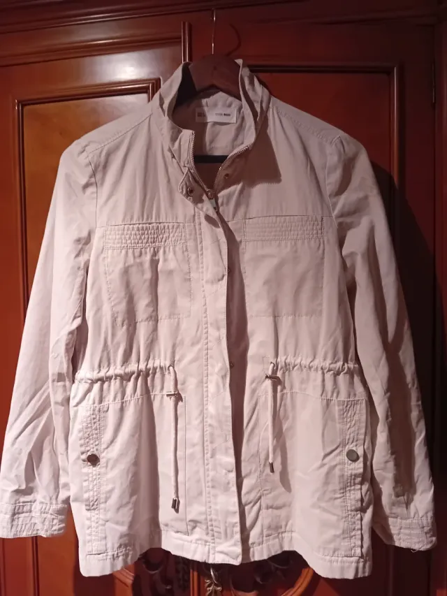 Chaqueta beige mujer