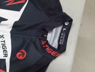 Maillot y culote ciclismo Mavic, X-Tiger y B-twin.