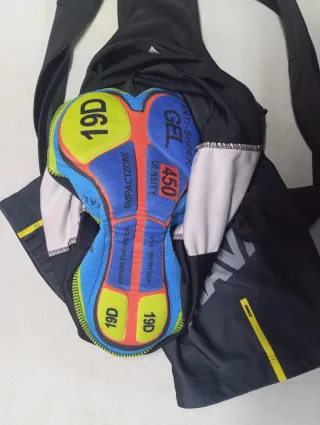 Maillot y culote ciclismo Mavic, X-Tiger y B-twin.