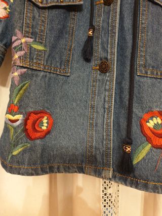 Chaqueta Desigual bordada Talla M