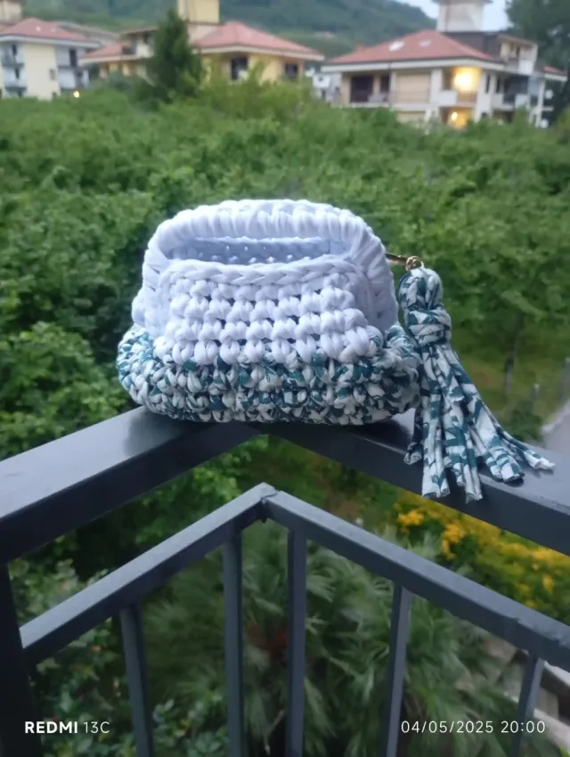 Clutch bag in fettuccia