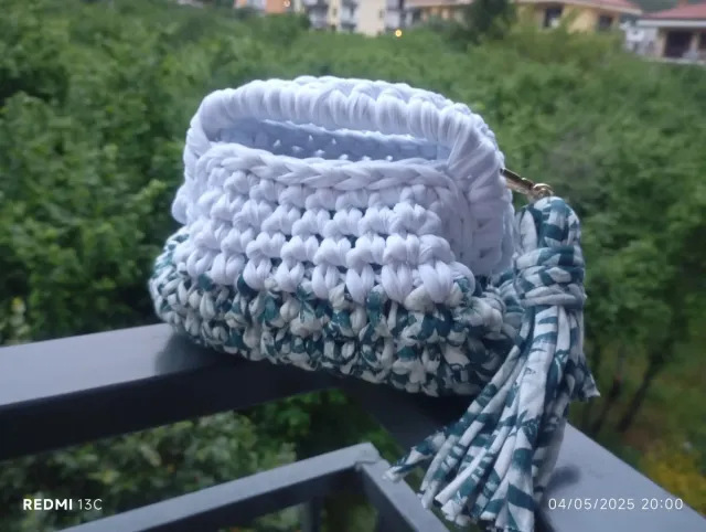 Clutch bag in fettuccia