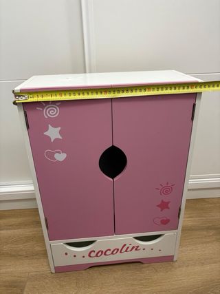 Armario y cuna infantil rosa