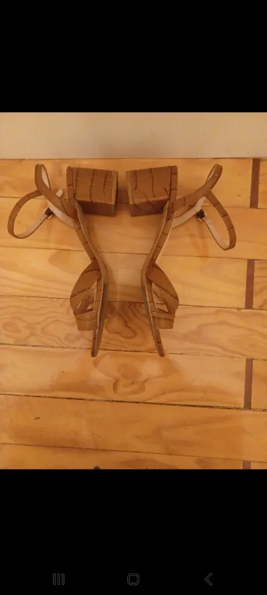 Sandalias Pedro del hierro. Beige/Marrón Talla 38