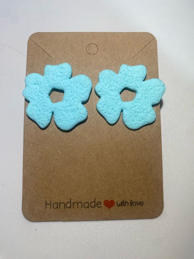 Pendientes artesanales de arcilla