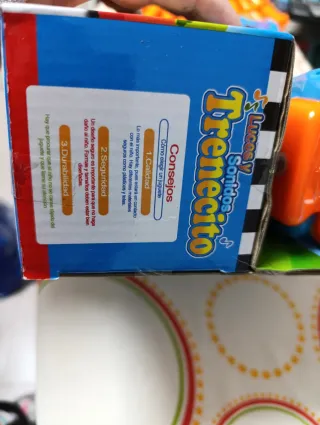 Tren de juguete con luces y sonidos .nuevo