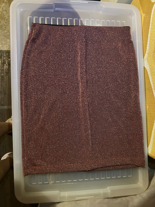 Falda Pull and Bear dorada y rosa