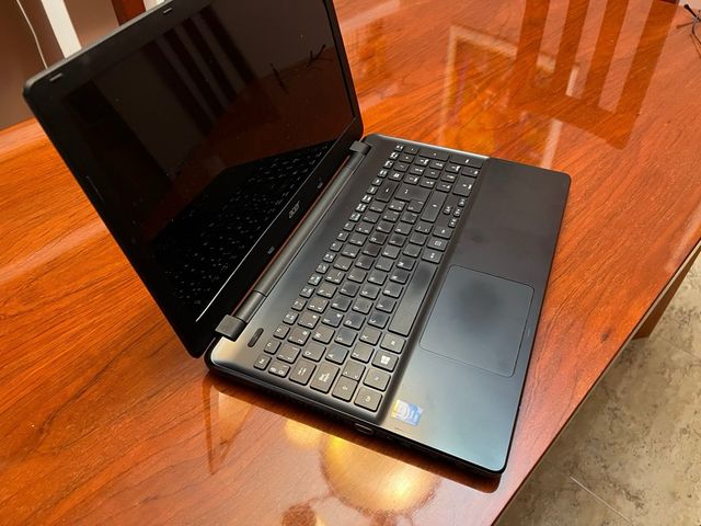 Portátil Acer i7 12GB RAM Nero